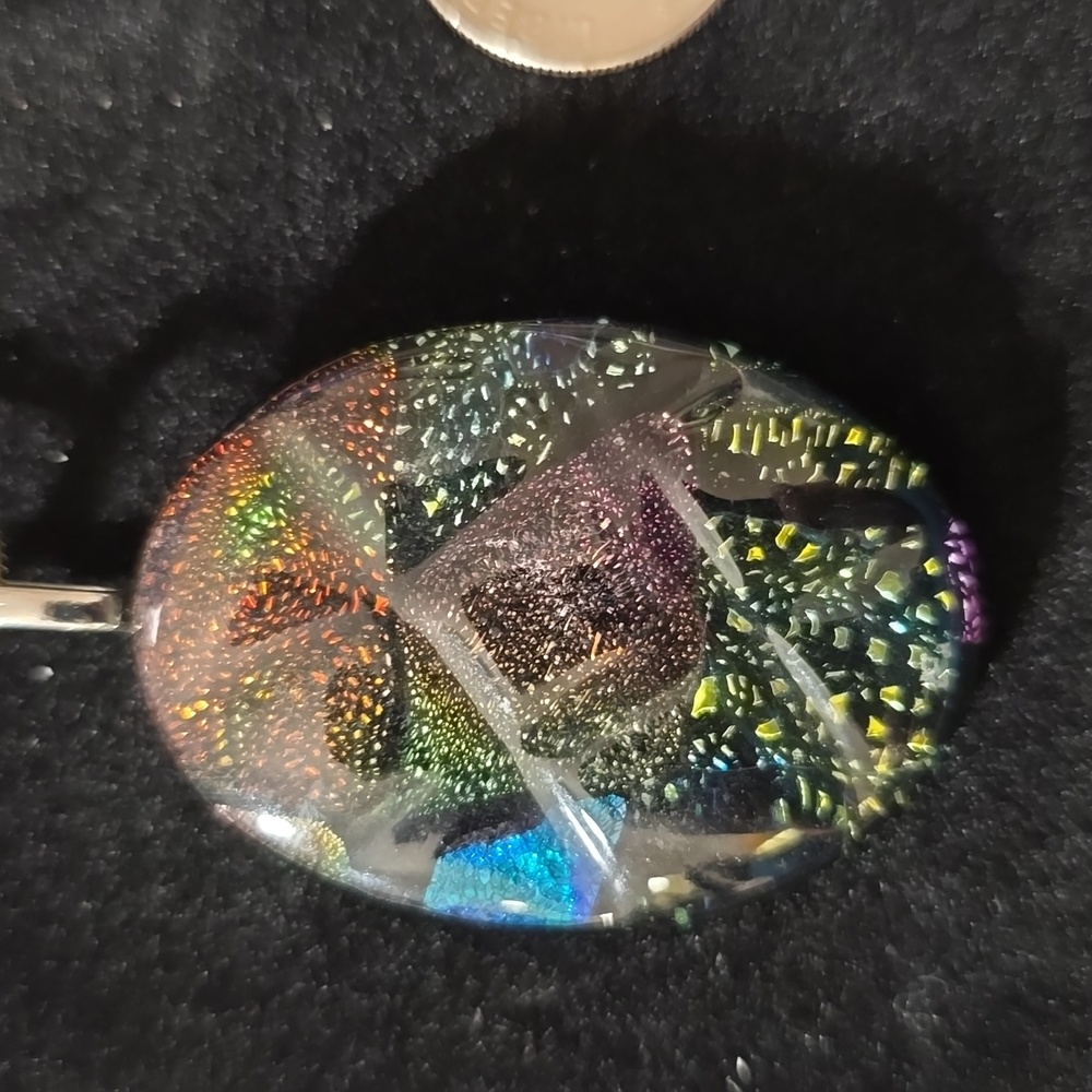 Dichromatic pendant